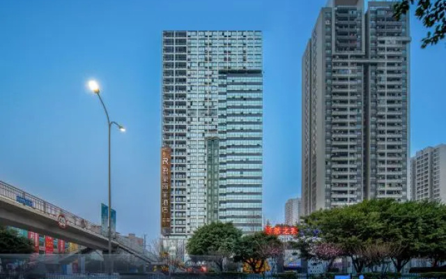 Rezen Hotel (Ranjiaba Flower Garden Light Rail Line 6 Station)