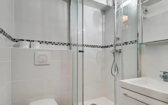 Budget Apart with Parking (Adults Only)