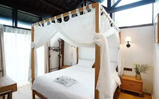 Girl Xiaocha Hostel