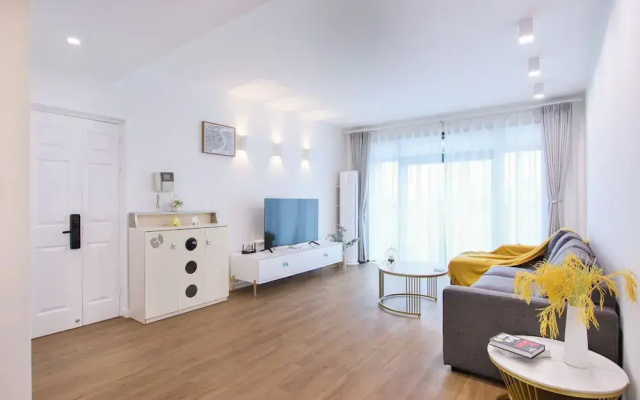 Tyms 3BR 2BA Apt Near Stadium Line 1 4