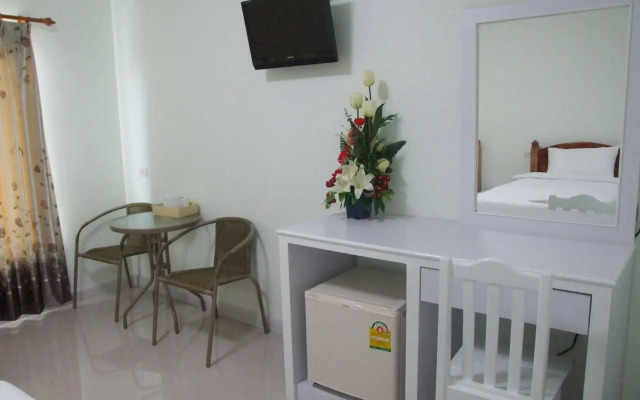 Rueanrimnam Hotel