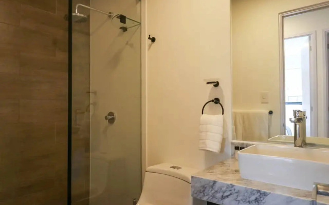 w Stunning 3BR w Balcony in Upscale Miraflores