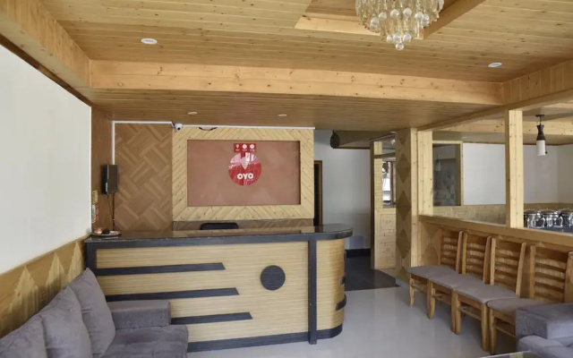 Hotel The Red Apple by OYO Rooms