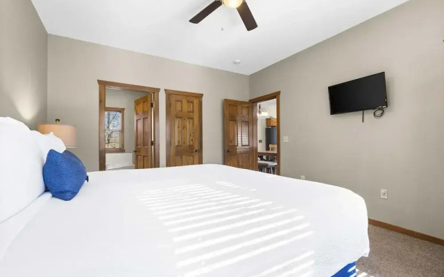 Serenity Oaks Stay for 16!