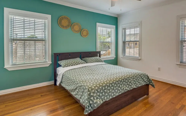 Quaint Houston Hideaway - 3 Mi to Downtown!