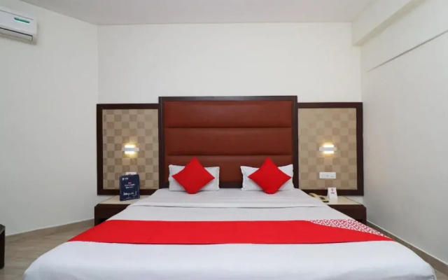 The Central Palm Hotel by OYO Rooms
