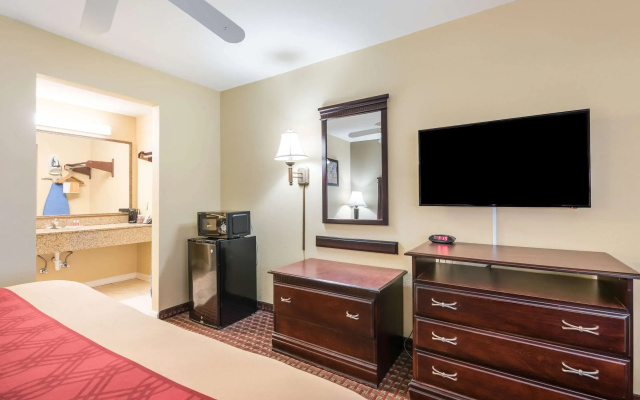 Bryant Inn & Suites