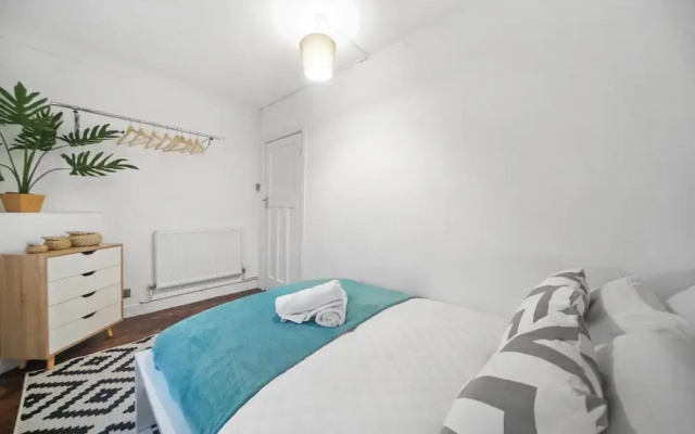 Stylish 3 Bed Apartment Central London