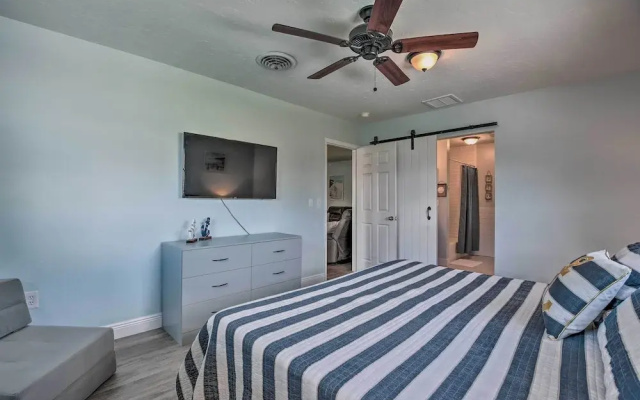 Waterfront Nokomis Escape w/ Dock, Kayaks & Bikes!