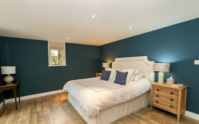 Stunning 4BD Family Home Near Banbury