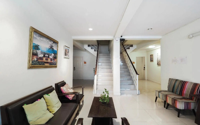 OYO 995 Blue Cafe Apartment