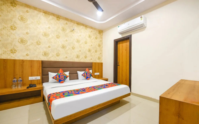 Fabhotel Golden Tree