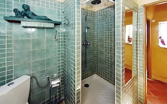 6 Bedroom House 16338592 By HomeRez