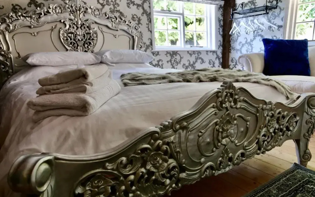 Luxury 9 Bed Manor House Hot Tub Cinema Room Skytv