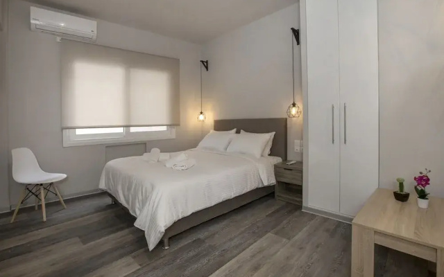Homelike Studios in the Heart of the City by GHH