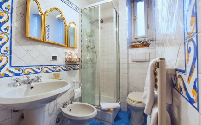 Colorful 2 bed Apartment Close to Vatican