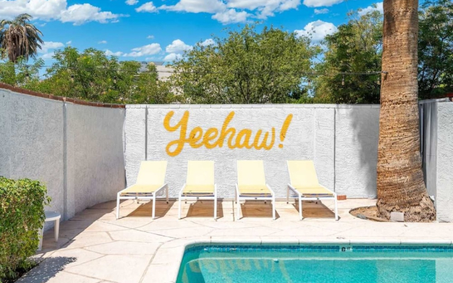 Central PHX 1BR Apartment Pool Gazebo