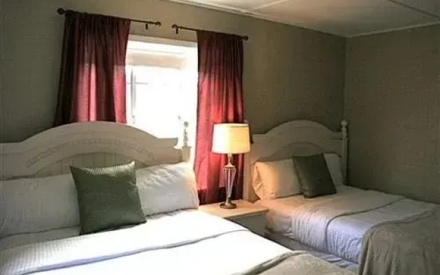 The Orchard Hill Inn