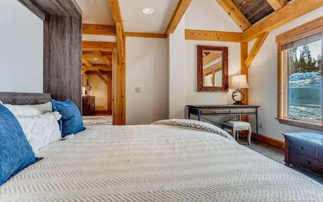 Moose Tracks Lodge