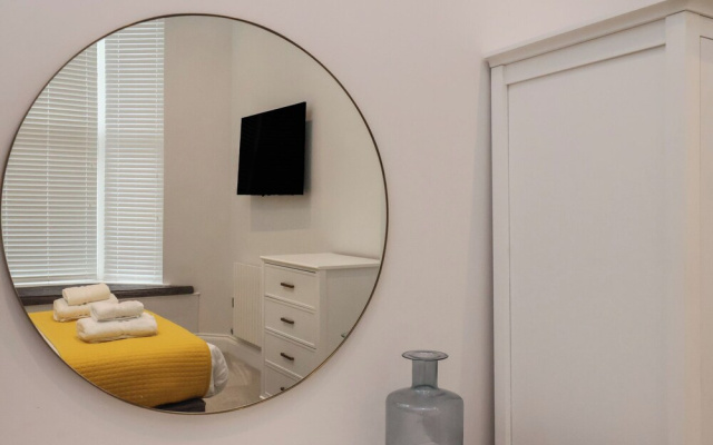 The Salisbury Apartment 105