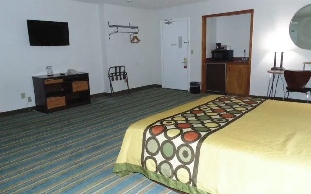 Super 8 Sapulpa Tulsa Area