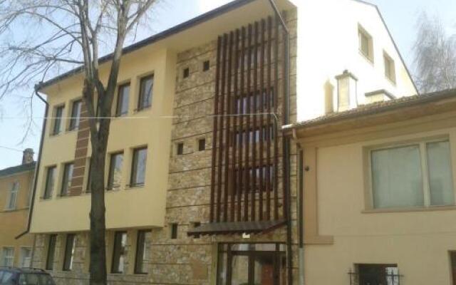 Отель Hinovi Hvoyna Болгария, Чепеларе - отзывы, цены и фото номеров - забронировать отель Hinovi Hvoyna онлайн вид на фасад