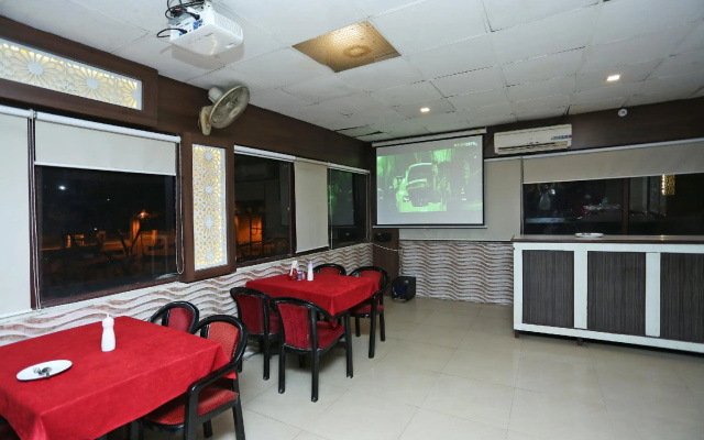 OYO 16520 Green's Hotel