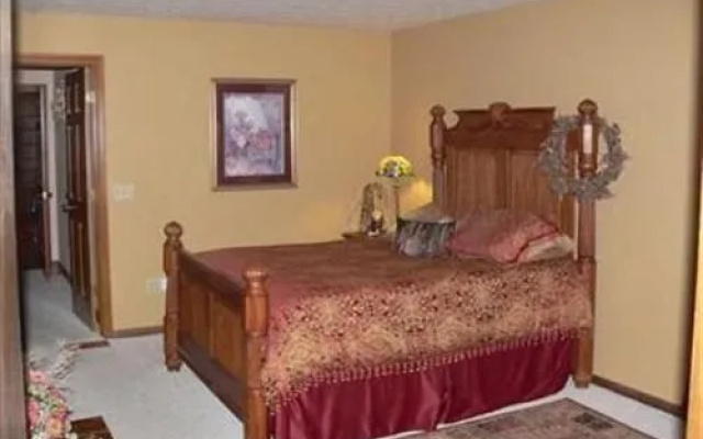 Whispering Oaks Bed & Breakfast