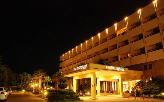 Babaylon Hotel Чешме вид на фасад