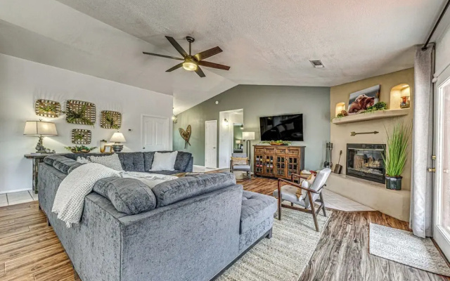 Charming Ruidoso House w/ Deck & Mountain Views!