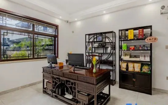 Jing Taoyuanju Homestay (Taohua Tan Scenic Area)