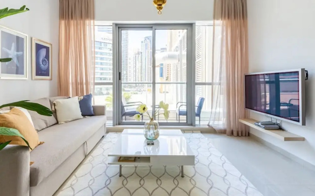 Flashy & Vibrant 1BR Apartment in Dubai Marina!