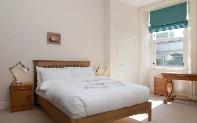 2 Bedroom Flat By The Sea
