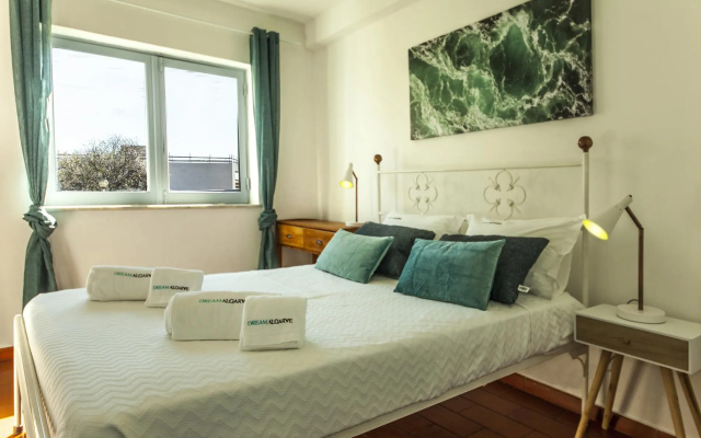 B20 - Sun and Pool Apartment