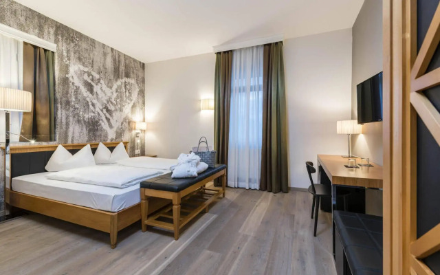 Post Hotel