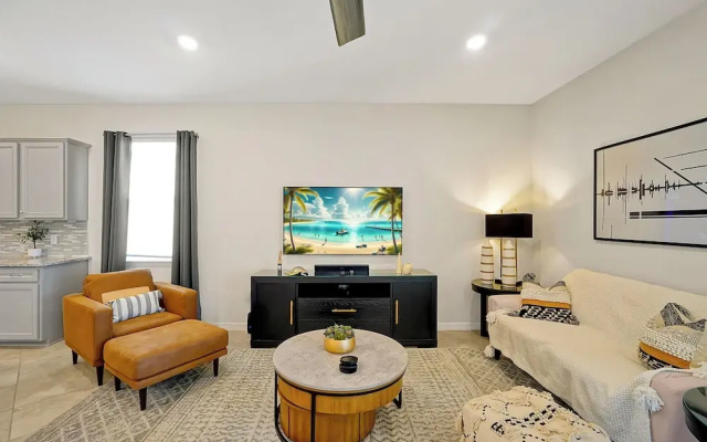 4273 Lana Avenue, 8beds