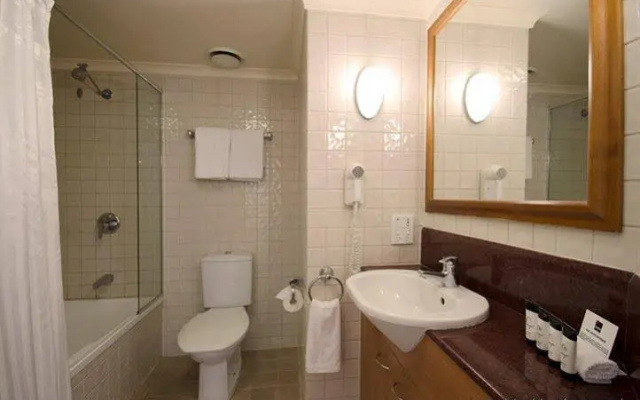 Cosmo Apartment Hotel Milton