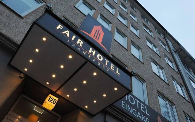 Fair Hotel Europaallee вид на фасад