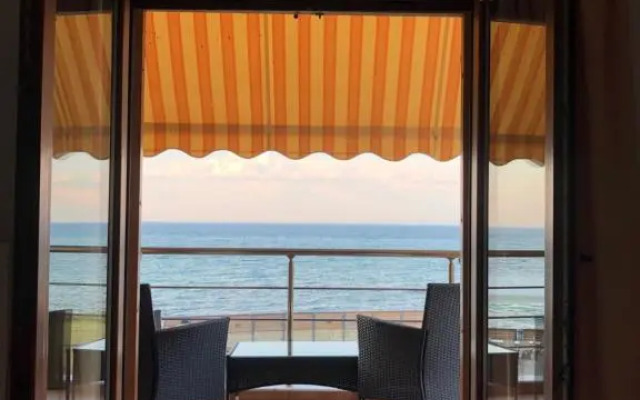 Venetico Beachfront Apartments & Suites - Sea View Studio