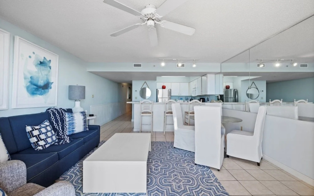 Pelican Beach 0103 1 Bedroom Condo by Pelican Beach Management