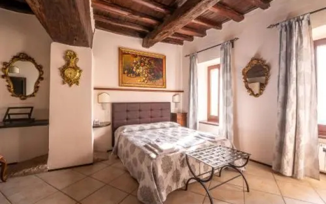 Trevi Hotel