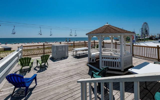 Boardwalk Hotel Charlee & Beach House Rentals