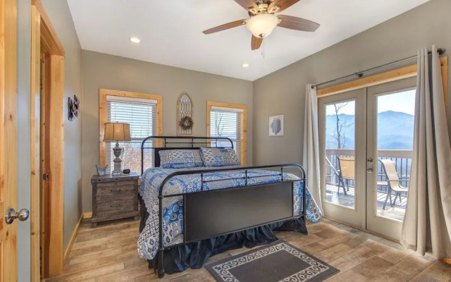 Hello Smokys by Jackson Mountain Rentals