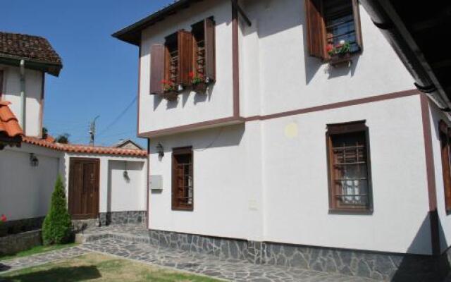 Отель Guest house "The House" Болгария, Ардино - отзывы, цены и фото номеров - забронировать отель Guest house "The House" онлайн вид на фасад