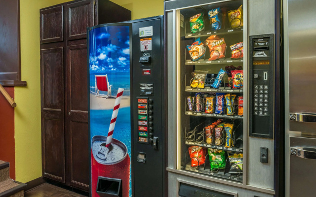 Super 8 by Wyndham Lincoln West