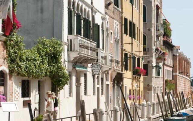 Host Hotel Venice вид на фасад