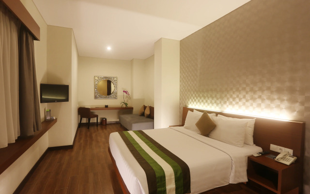 Отель Grand Whiz Nusa Dua