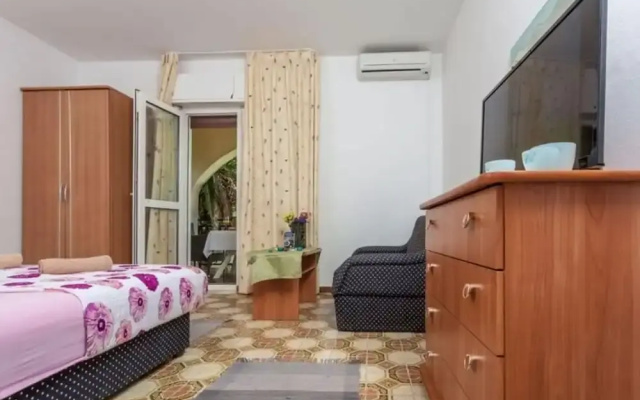 Lovely Double Bed Room With Balcony and Sea View