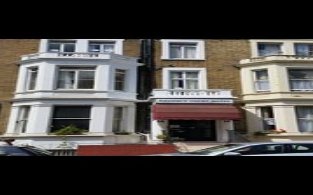 Regency Court Hotel вид на фасад