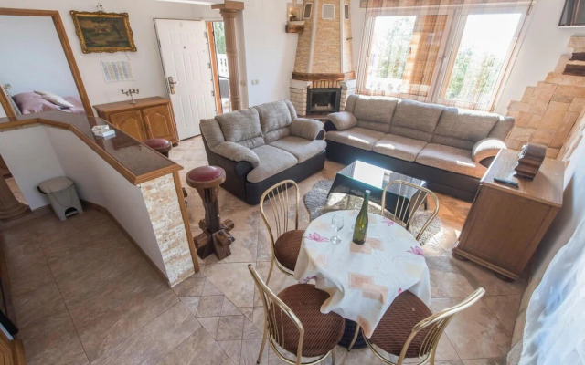 Nice Apartment in Rovanjska / Jasenice With 2 Bedrooms and Wifi